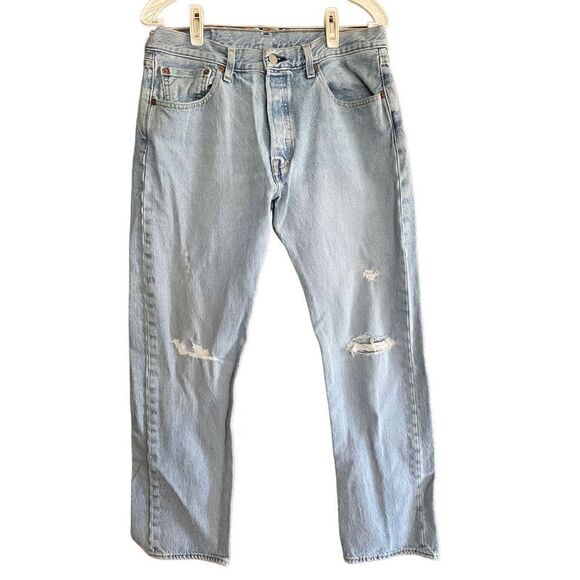 Levi's 501 Men's Blue Light Wash Distressed Straight Denim Jeans Size 32×30 - Picture 4 of 11